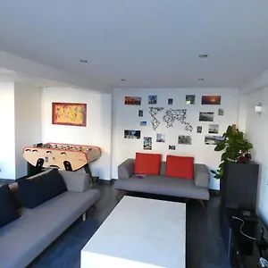 maison-moderne-et-spacieuse-avec-piscine.hotels-rhonealpes.com/